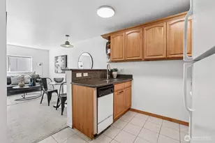 5624 Roosevelt Way NE, Seattle, WA 98105 - Photo 12