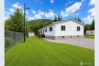 8375 Golden Valley Boulevard, Maple Falls, WA 98266 - Photo 2