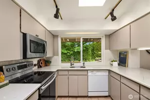 8634 NE 169th St, Kenmore, WA 98028 - Photo 8