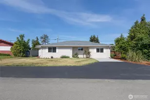 319 N Dunlap St, Sequim, WA 98382 - Photo 2