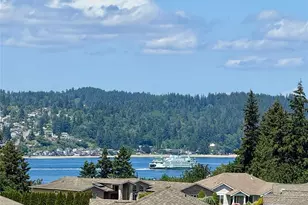 650 Medallion Pl E, Port Orchard, WA 98366 - Photo 2