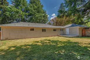 22910 Edmonds Way, Edmonds, WA 98020 - Photo 16