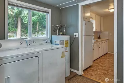 22910 Edmonds Way, Edmonds, WA 98020 - Photo 14