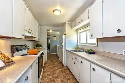 22910 Edmonds Way, Edmonds, WA 98020 - Photo 2
