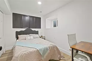 3519 NE 8th St, Renton, WA 98056 - Photo 32