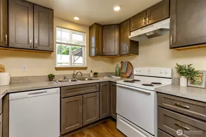 2907 NE 57th Avenue, Tacoma, WA 98422 - Photo 2