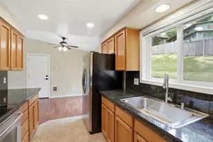 511 W 3rd St, La Center, WA 98629 - Photo 18