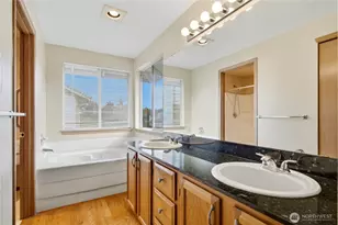 12402 107th Pl NE, Kirkland, WA 98034 - Photo 16