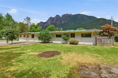 817 NE 10th St, North Bend, WA 98045 - Photo 2