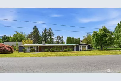 817 NE 10th St, North Bend, WA 98045 - Photo 1
