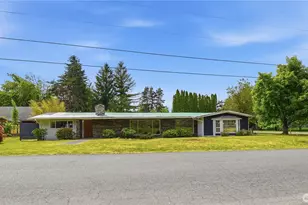 817 NE 10th St, North Bend, WA 98045 - Photo 1
