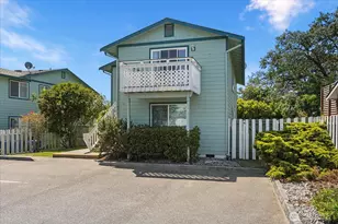 1113 SE 6th Ave, Oak Harbor, WA 98277 - Photo 2