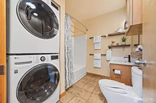 827 Hiawatha Pl S, Seattle, WA 98144 - Photo 16