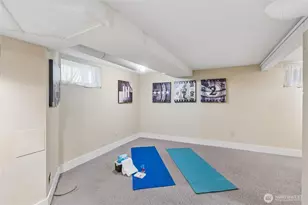 346 NE 58th St, Seattle, WA 98105 - Photo 16