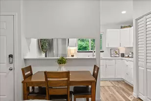 10822 E Riverside Dr, Bothell, WA 98011 - Photo 12