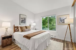 10822 E Riverside Dr, Bothell, WA 98011 - Photo 14
