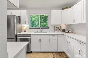10822 E Riverside Dr, Bothell, WA 98011 - Photo 8