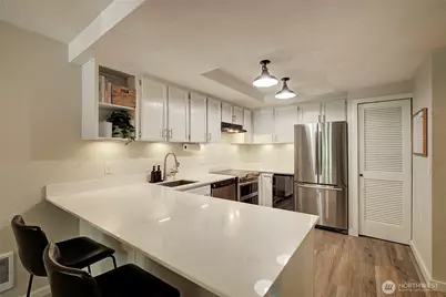 4214 W Lake Sammamish Parkway NE #202, Redmond, WA 98052 - Photo 2