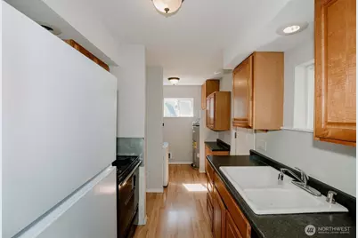 2220 Summit Avenue, Everett, WA 98201 - Photo 6