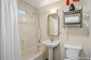 3624 Whitman Ave N, Seattle, WA 98103 - Photo 18