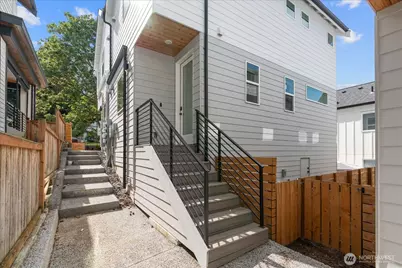10338 Wallingford Avenue N #B, Seattle, WA 98133 - Photo 2