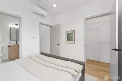 10338 Wallingford Avenue N #B, Seattle, WA 98133 - Photo 14