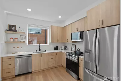 10338 Wallingford Avenue N #B, Seattle, WA 98133 - Photo 6