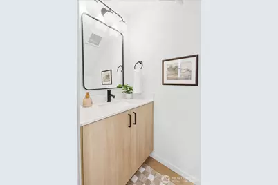 10338 Wallingford Avenue N #B, Seattle, WA 98133 - Photo 12