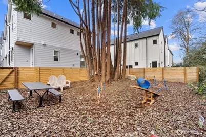 10338 Wallingford Avenue N #B, Seattle, WA 98133 - Photo 22