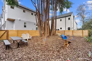 10338 Wallingford Ave N, Seattle, WA 98133 - Photo 22