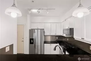 530 4th Ave W, Seattle, WA 98119 - Photo 8