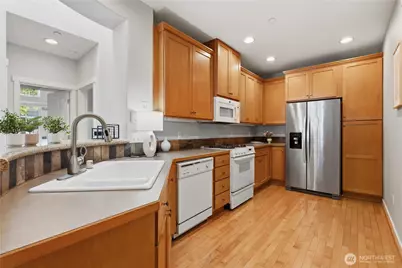 1392 Huckleberry Cir, Issaquah, WA 98029 - Photo 12