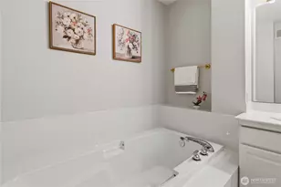 1392 Huckleberry Cir, Issaquah, WA 98029 - Photo 18