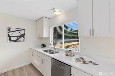 14009 145th Avenue SE, Renton, WA 98059 - Photo 10