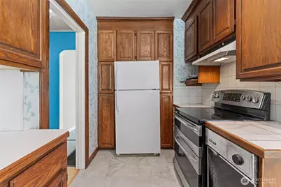 9059 Carkeek Drive S, Seattle, WA 98118 - Photo 6