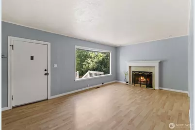 9059 Carkeek Drive S, Seattle, WA 98118 - Photo 12