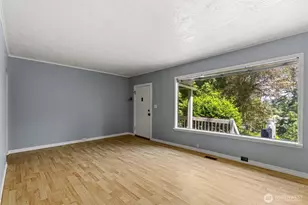 9059 Carkeek Dr S, Seattle, WA 98118 - Photo 10