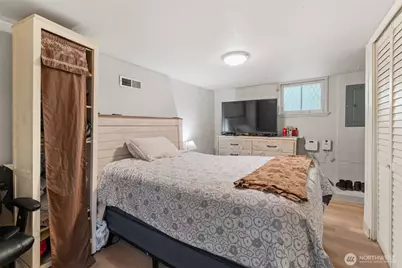 9059 Carkeek Drive S, Seattle, WA 98118 - Photo 24