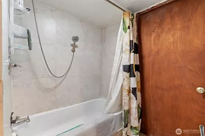9059 Carkeek Drive S, Seattle, WA 98118 - Photo 28