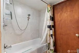 9059 Carkeek Dr S, Seattle, WA 98118 - Photo 28