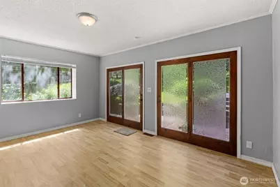 9059 Carkeek Drive S, Seattle, WA 98118 - Photo 4
