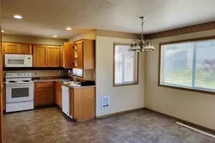 2316 NW 4th St, Battle Ground, WA 98604 - Photo 2