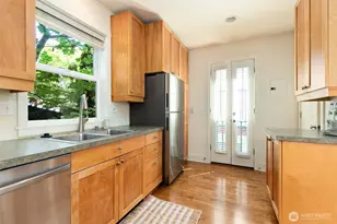 6318 5th Ave NE, Seattle, WA 98115 - Photo 8