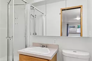 16226 NE 57th St, Redmond, WA 98065 - Photo 24