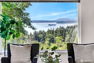 8261 Northrop Pl SW, Seattle, WA 98136 - Photo 2