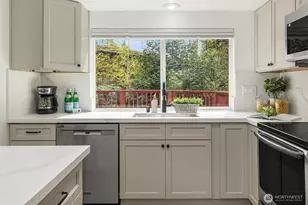 16611 NE 108th Pl, Redmond, WA 98052 - Photo 12