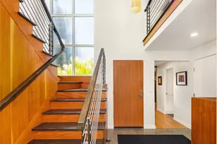 8052 Ridge Dr NE, Seattle, WA 98115 - Photo 18