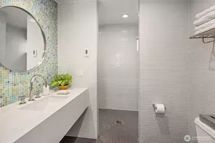 8052 Ridge Dr NE, Seattle, WA 98115 - Photo 16