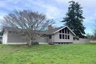 615 Arrowhead Rd, Camano Island, WA 98282 - Photo 2