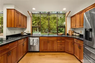 22542 NE 46th St, Redmond, WA 98053 - Photo 14